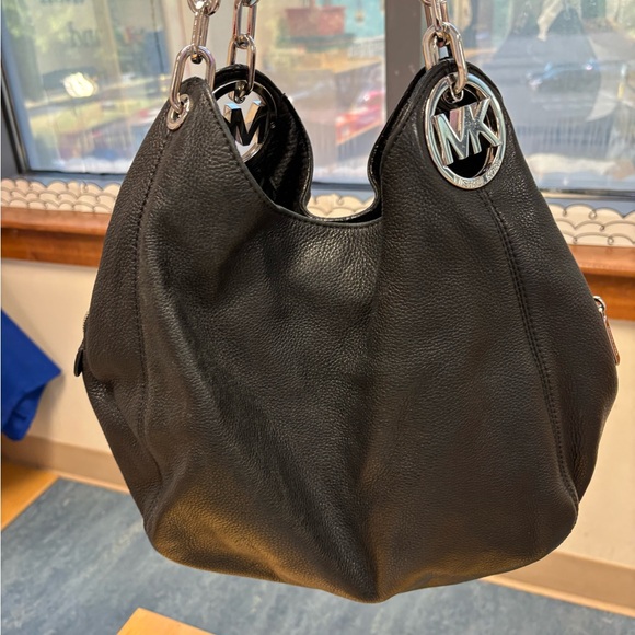 MICHAEL KORS Black Leather Handbag/Shoulder bag! Excellent Condition! - Picture 5 of 10